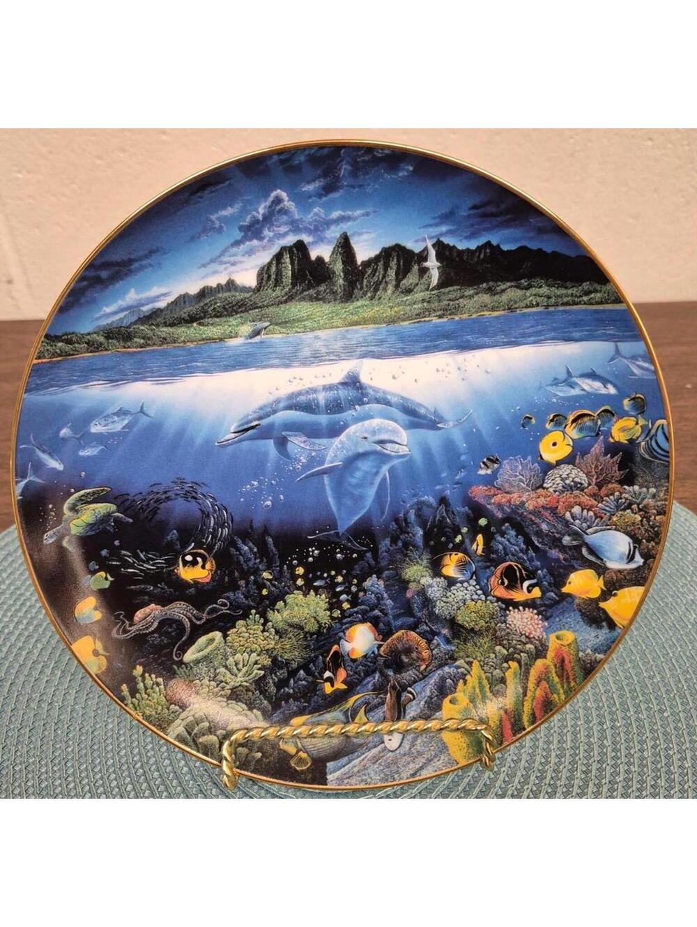A Discovery Off Anahola Plate by Robert Lyn Nelson - Underwater Paradise